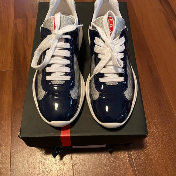 Prada - Picture 4 of 6